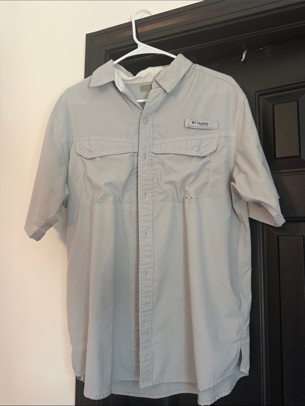 Columbia Men’s Short Sleeve Button-Down Shirt - Light Gray